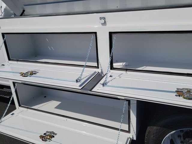 New 2026 Oxford White Ford F-550® XL image 23