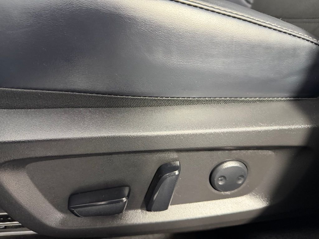 Certified Used 2025 Gray Mitsubishi SE image 25
