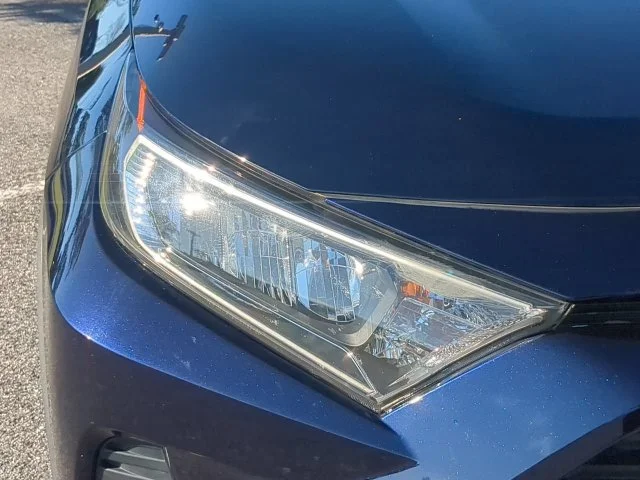 Certified Used 2021  Toyota XLE Premium image 10