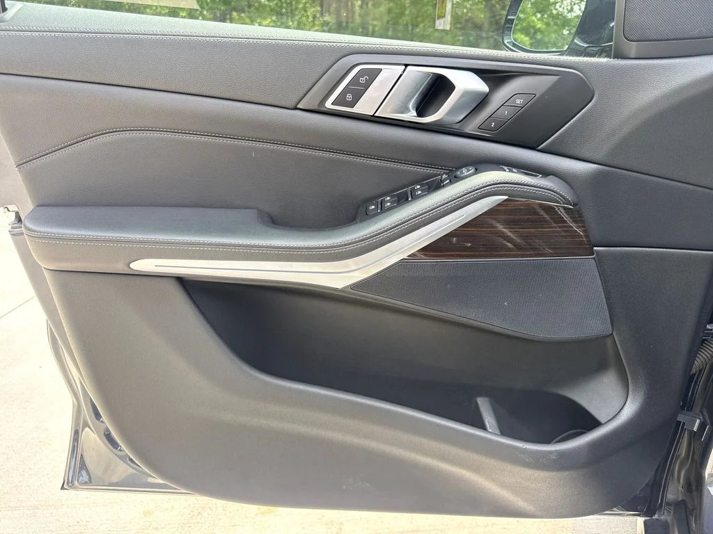 Used 2019 Gray Metallic BMW xDrive40i image 13