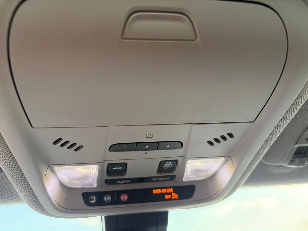 Used 2021 White GMC SLT image 27