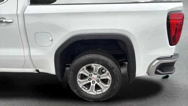 Used 2025 Summit White GMC SLT image 34