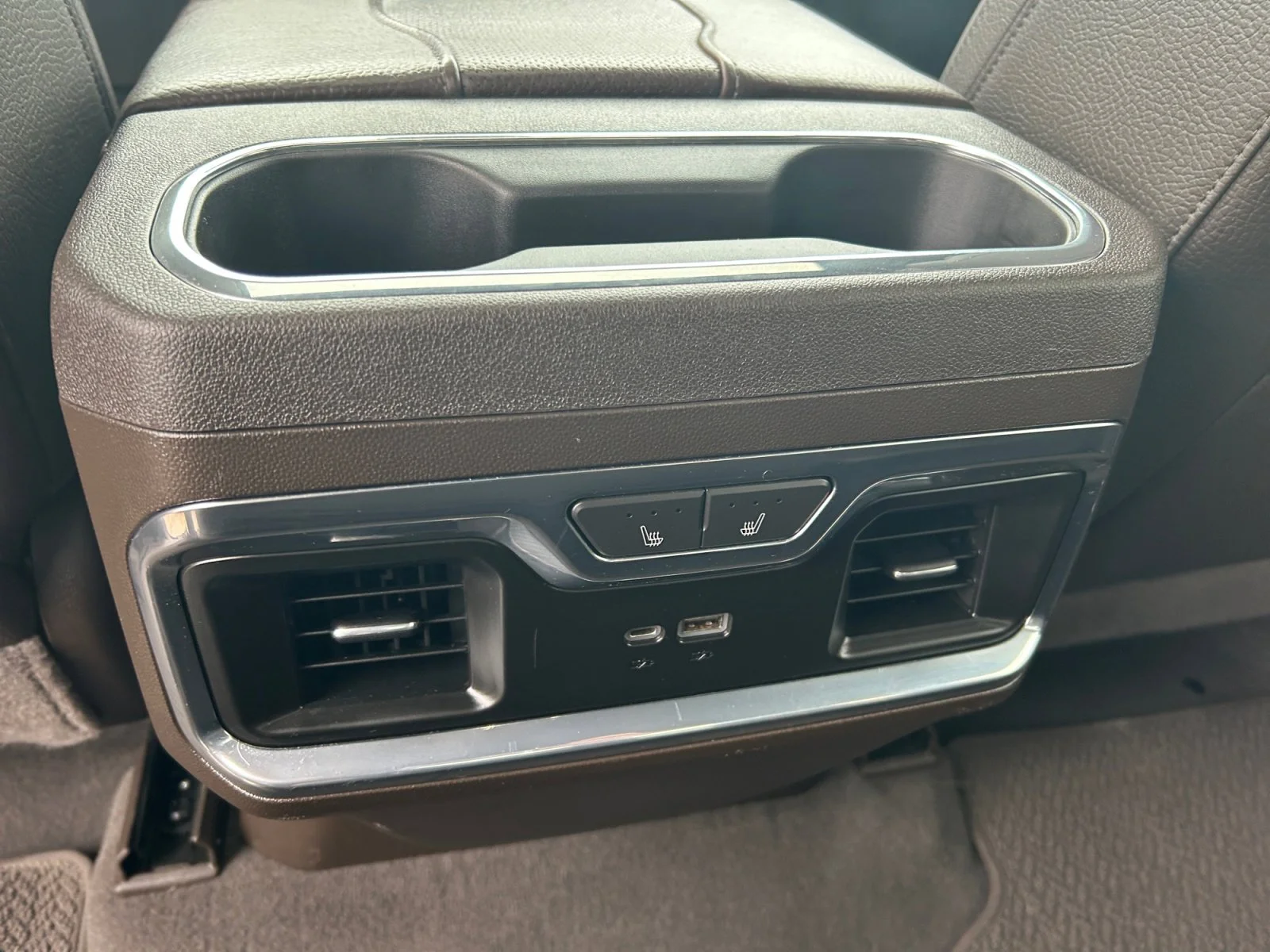 Used 2023 White GMC Denali Crew Cab image 20