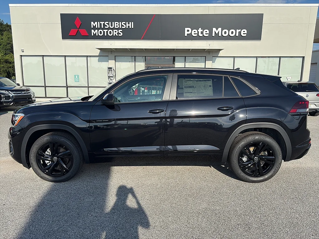New 2026 Deep Black Pearl Volkswagen 2.0T SEL R-Line Black 4MOTION image 3