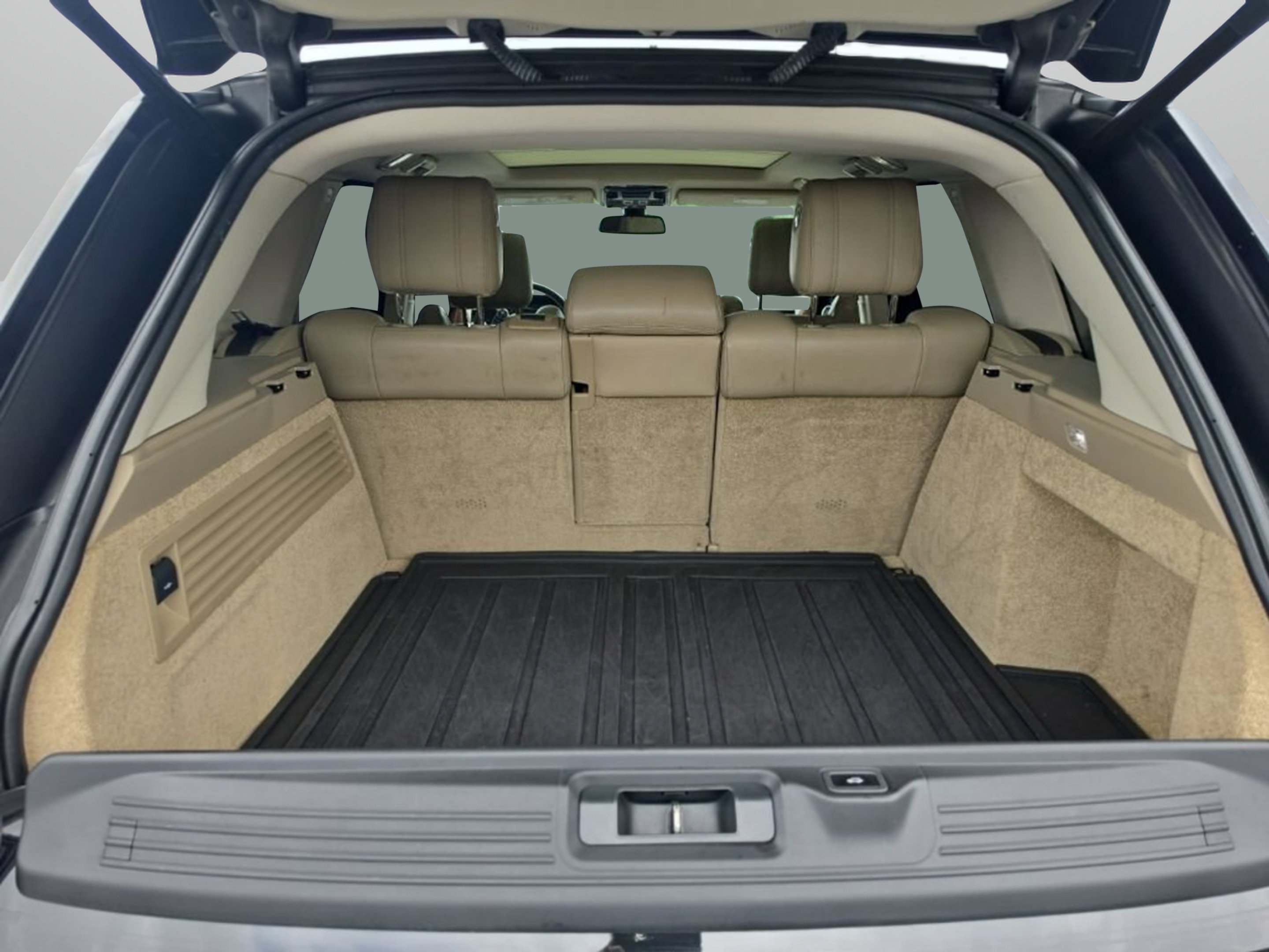 Used 2015 Santorini Black Metallic Land Rover Supercharged image 9