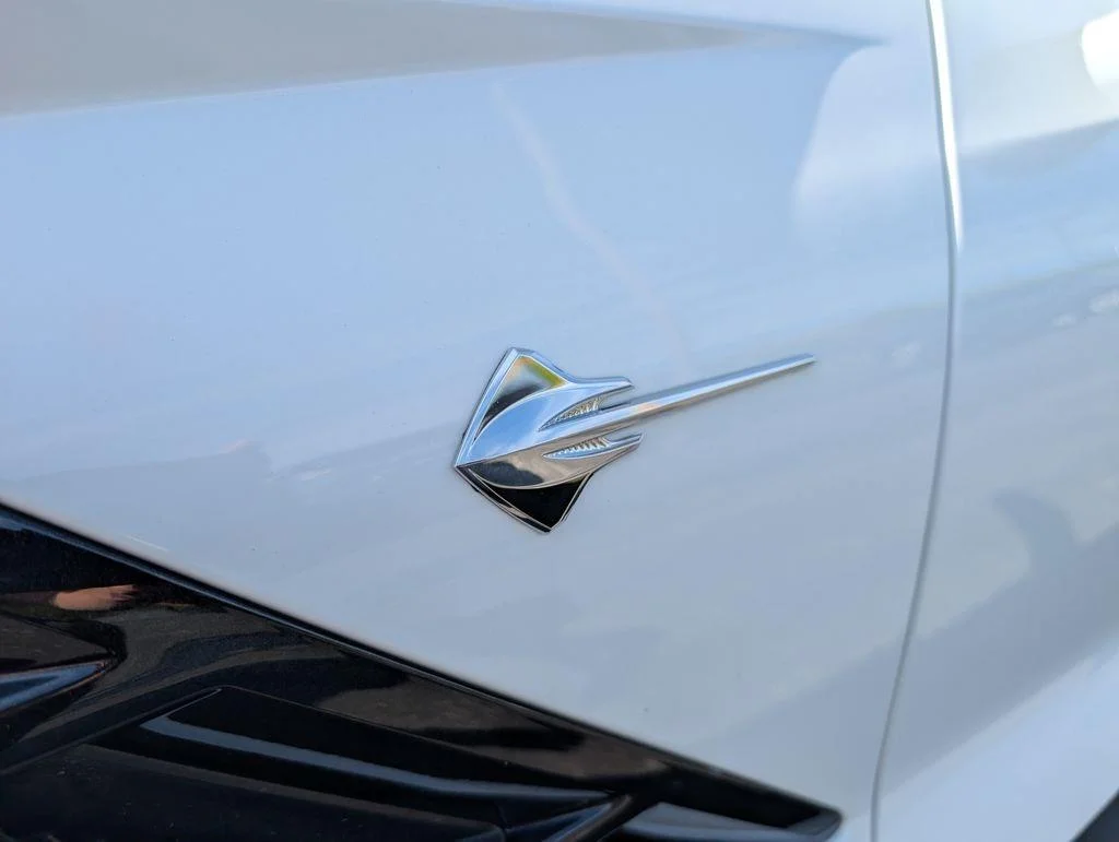 Used 2015 Arctic White Chevrolet Stingray image 6