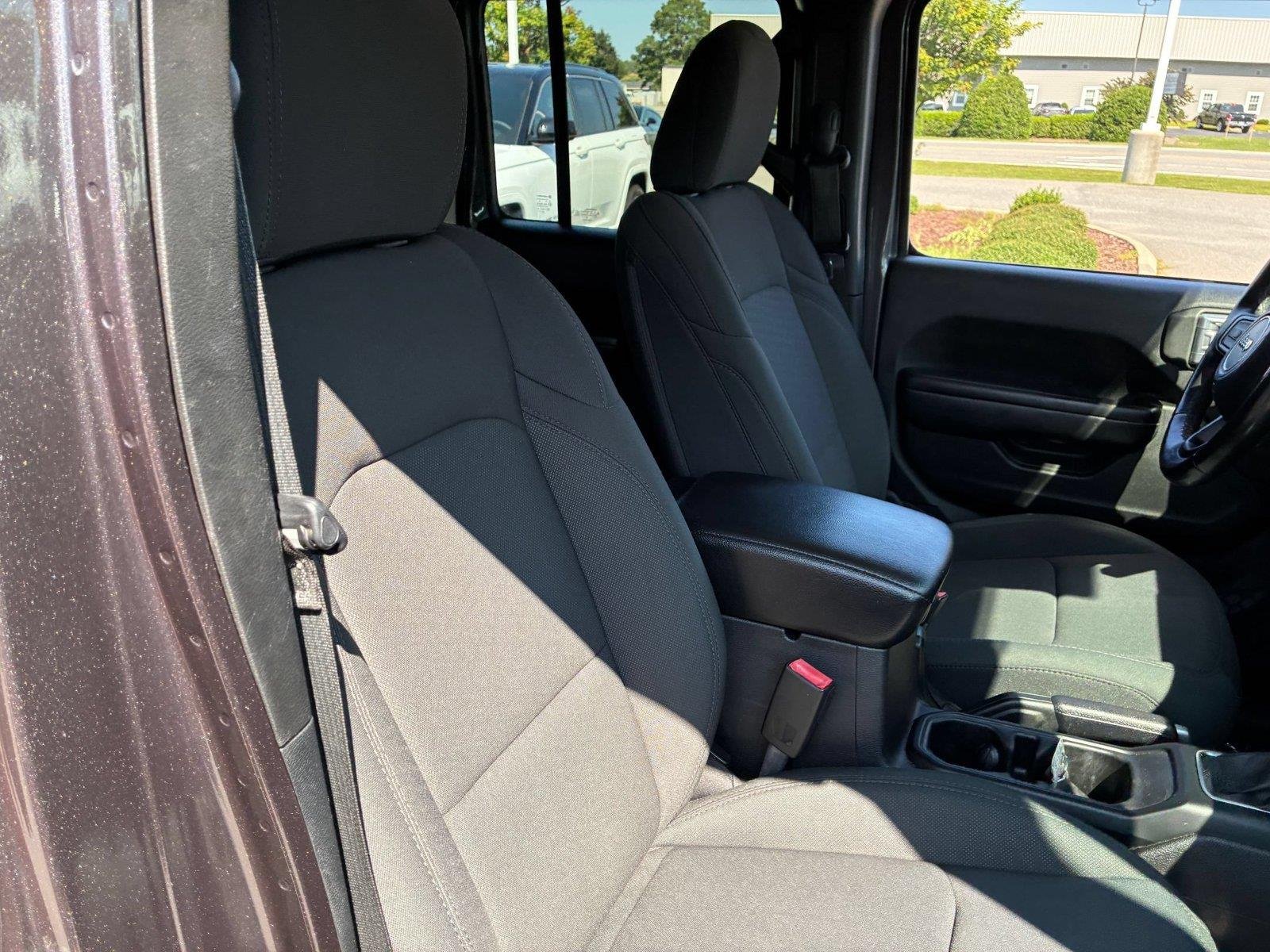 Used 2021 Granite Crystal Metallic Clearcoat Jeep Unlimited Sport S image 30