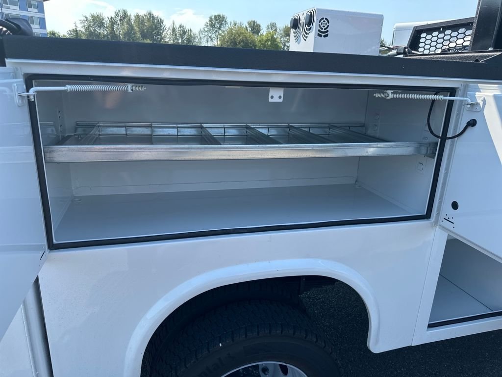 2025 Ford F-550 Super Duty Chassis Cab XL - Photo 29