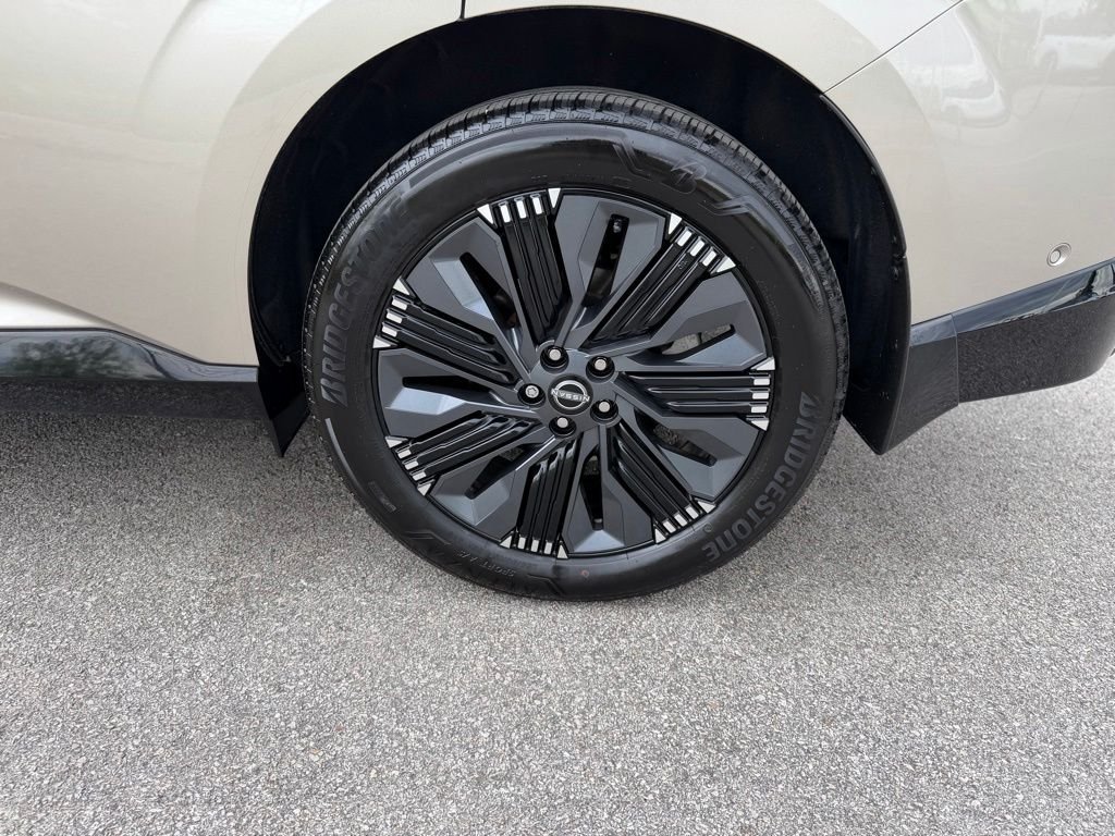 Certified Used 2025 Gold Nissan Platinum image 8