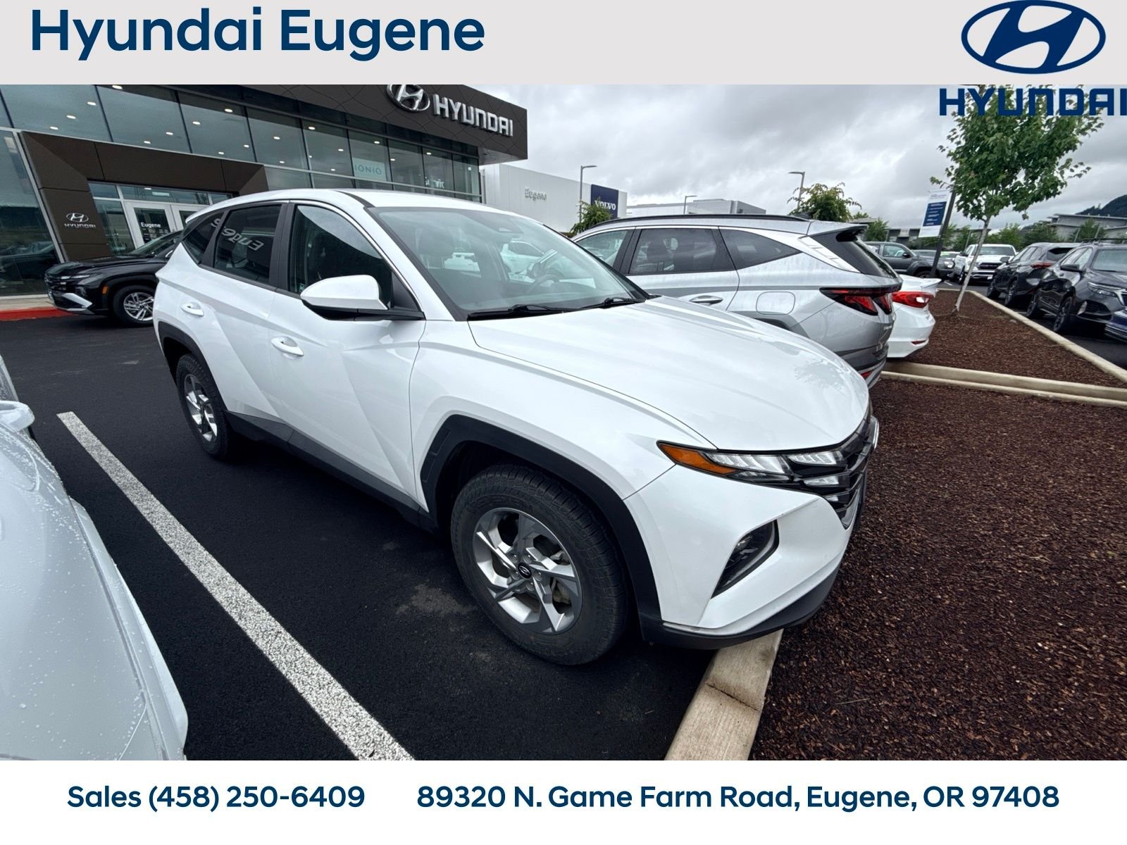 Used 2022 White Hyundai SE image 4