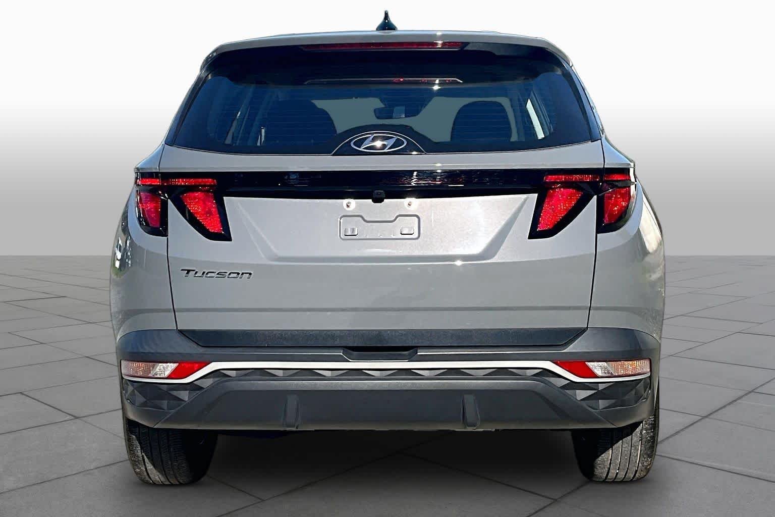 Used 2024 Hampton Gray Hyundai SE image 5