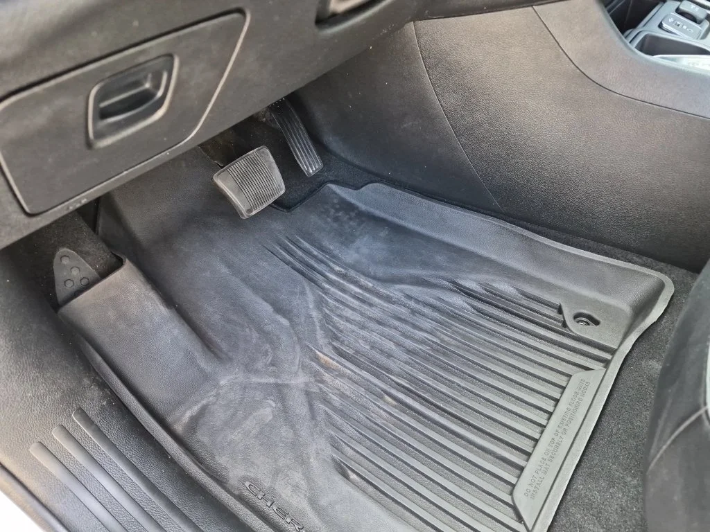 Used 2021 White Jeep Latitude Lux image 19