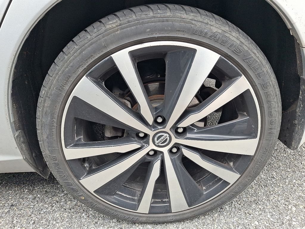 Used 2020 Silver Nissan 2.5 Platinum image 8