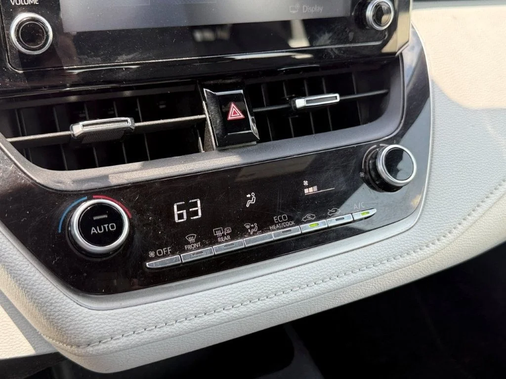 Used 2020 White Toyota SE image 25