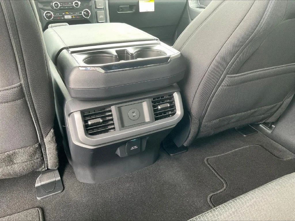 New 2026 Oxford White Ford XLT image 19