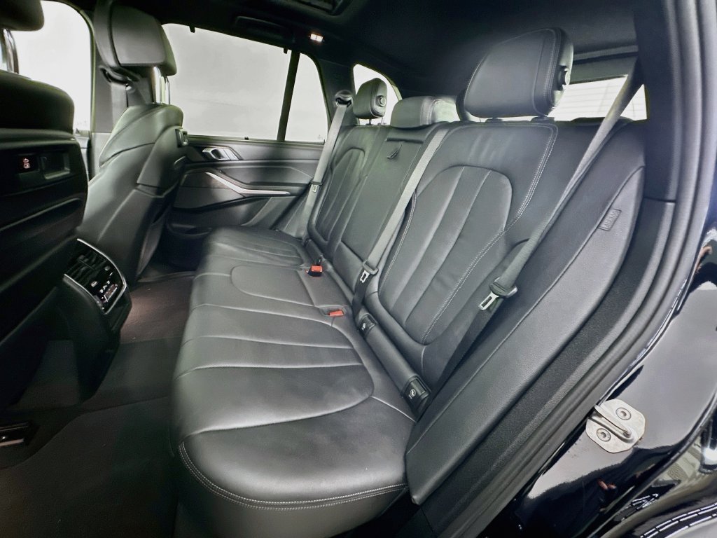 Used 2021 Carbon Black Metallic BMW xDrive40i image 26
