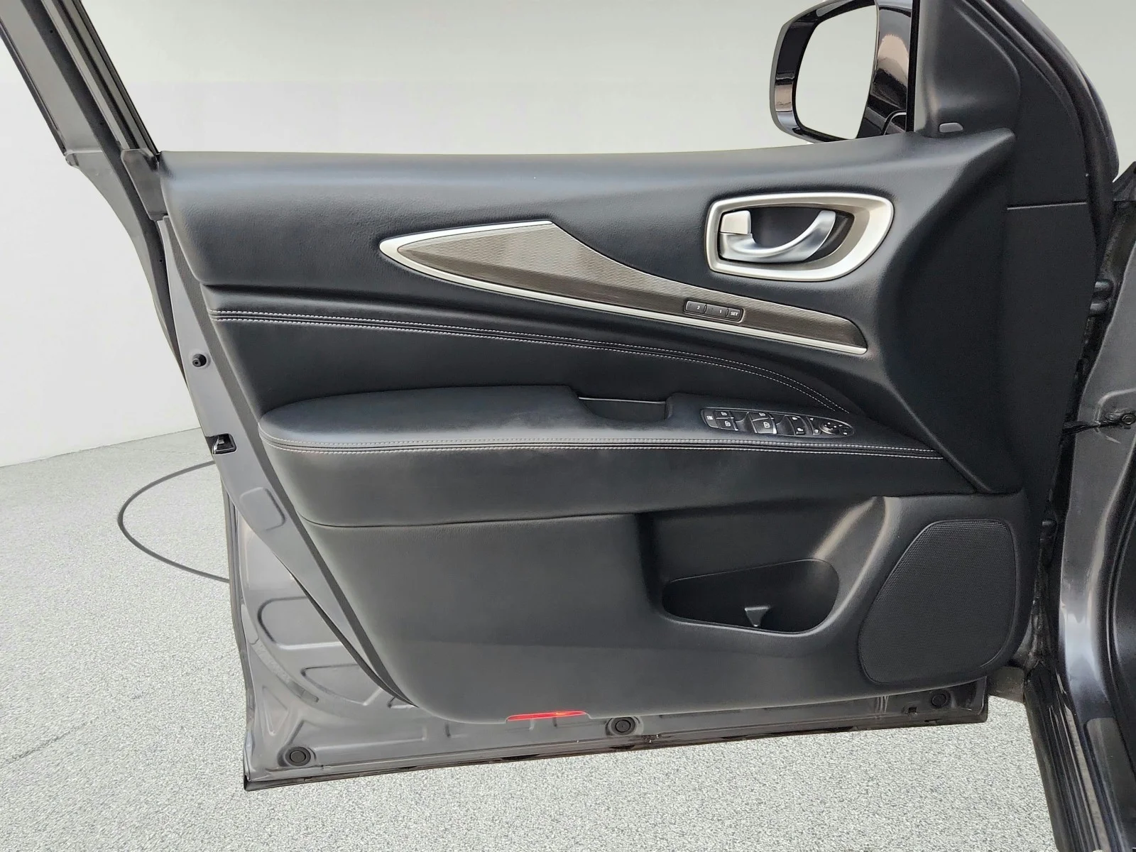 Used 2017 Graphite Shadow INFINITI  image 23
