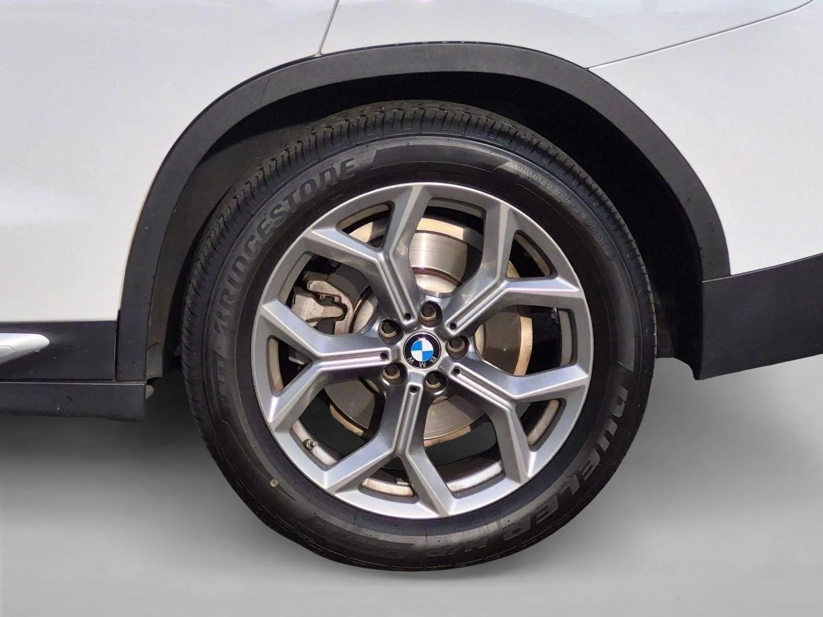 Used 2022 Alpine White BMW sDrive30i image 15