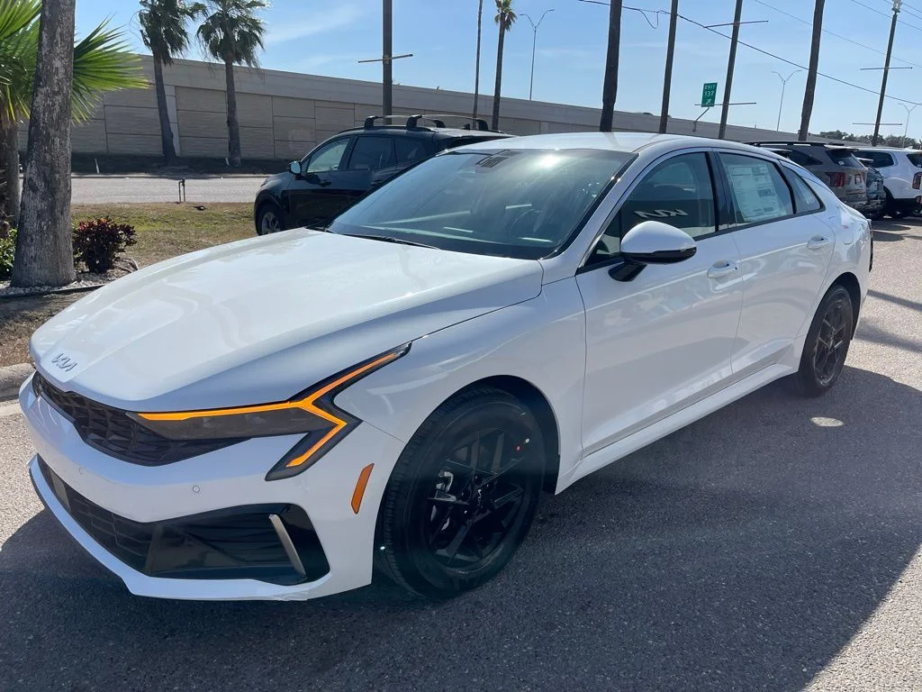 New 2026 White Kia LXS image 3