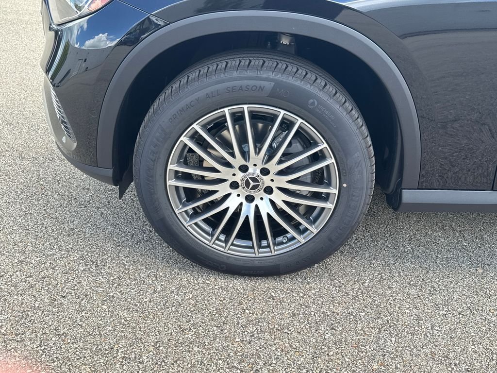 New 2026 Obsidian Black Metallic Mercedes-Benz GLC 300 image 27