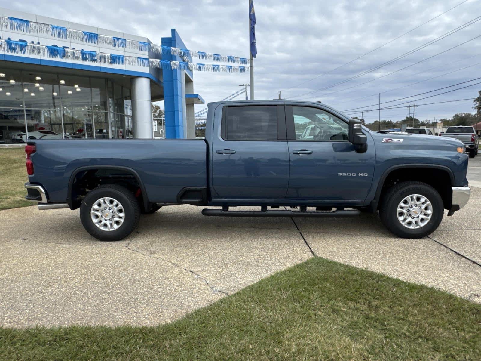 2026 Chevrolet Silverado 3500HD LT - Photo 6