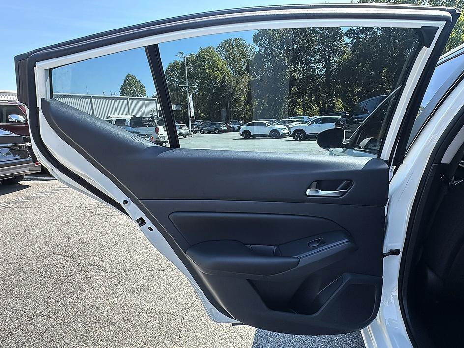 Used 2022 Glacier White Nissan 2.5 S image 22