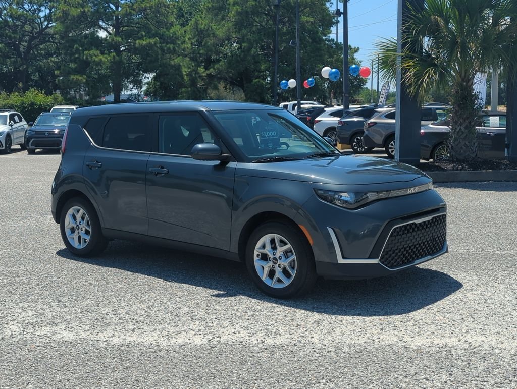 Used 2025  Kia LX image 9