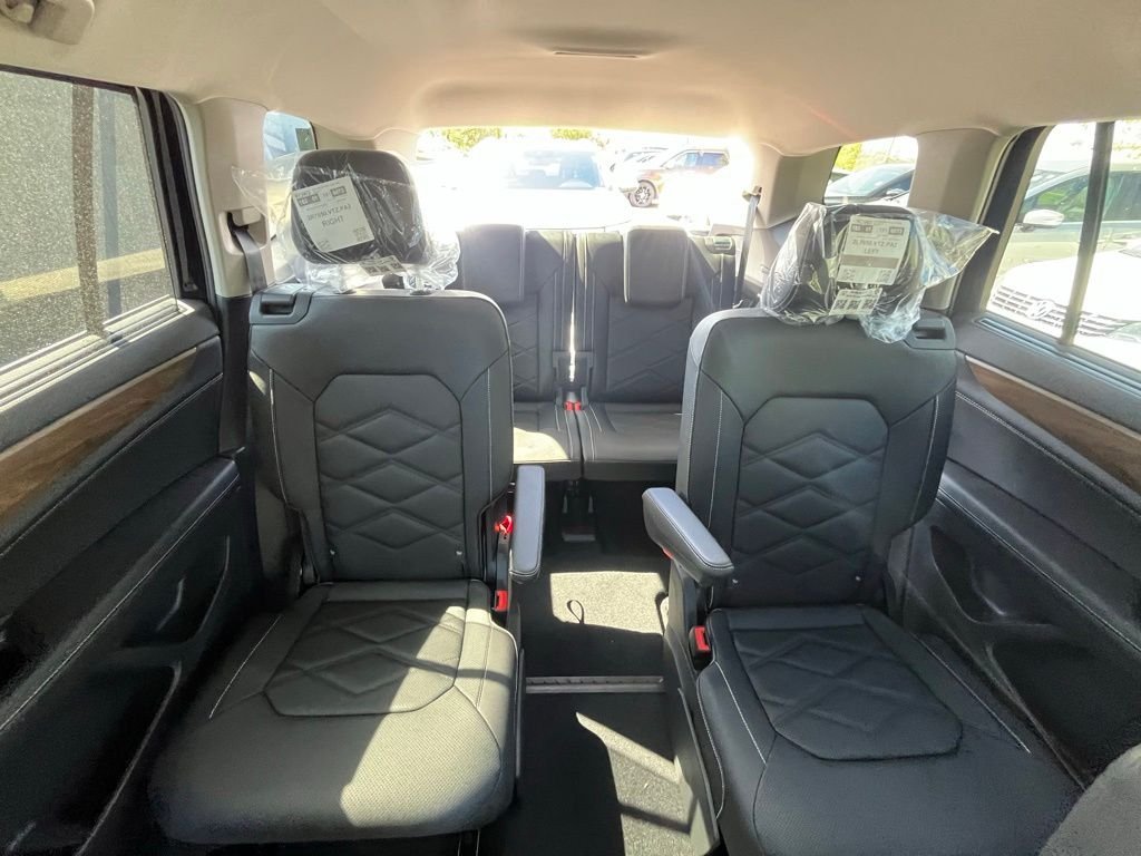New 2026 Black Volkswagen 2.0T SE w/Technology image 22