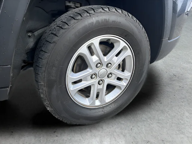 Used 2023 Black Jeep Laredo image 17