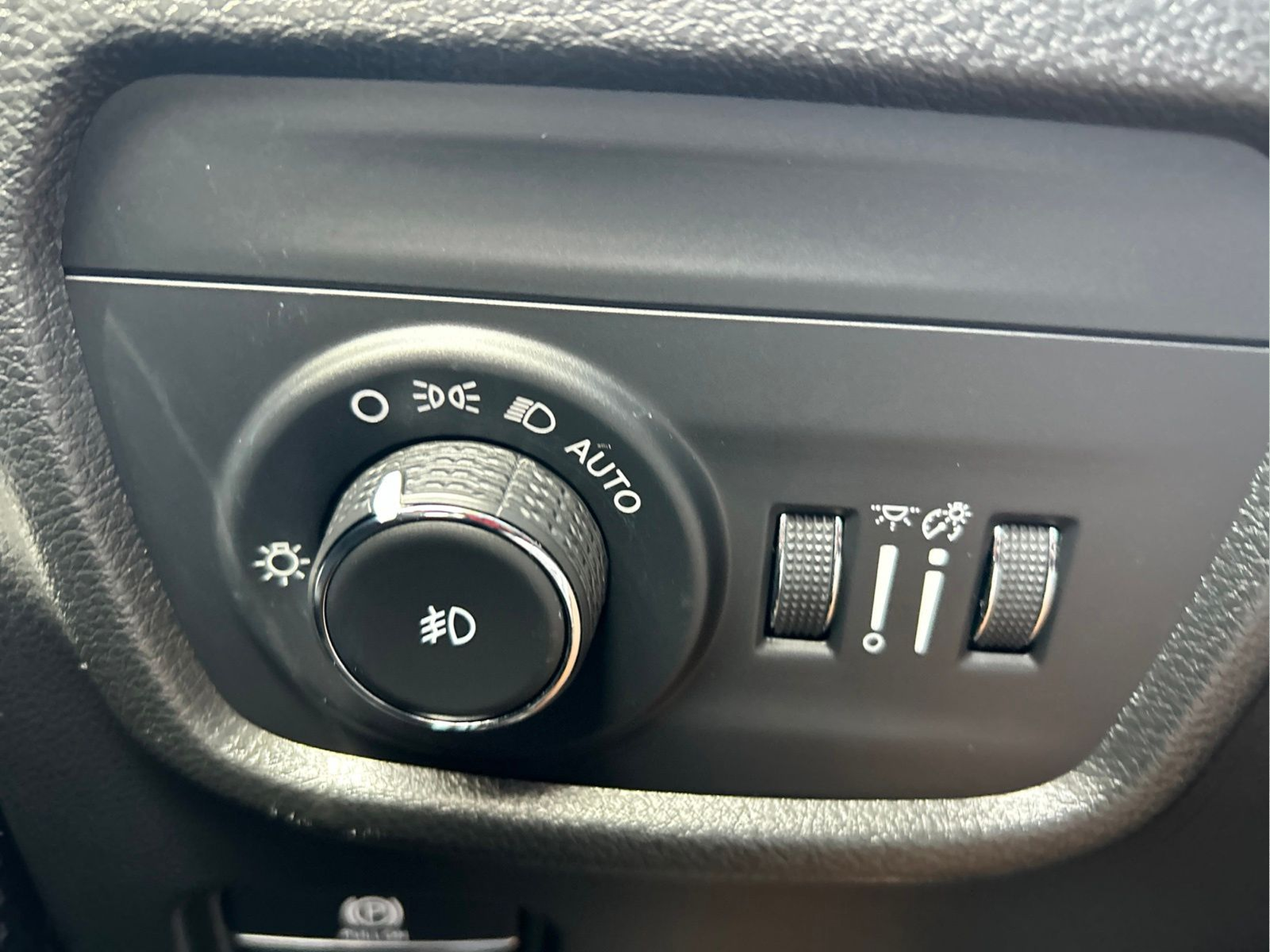 Used 2023 Gray Jeep Limited image 25