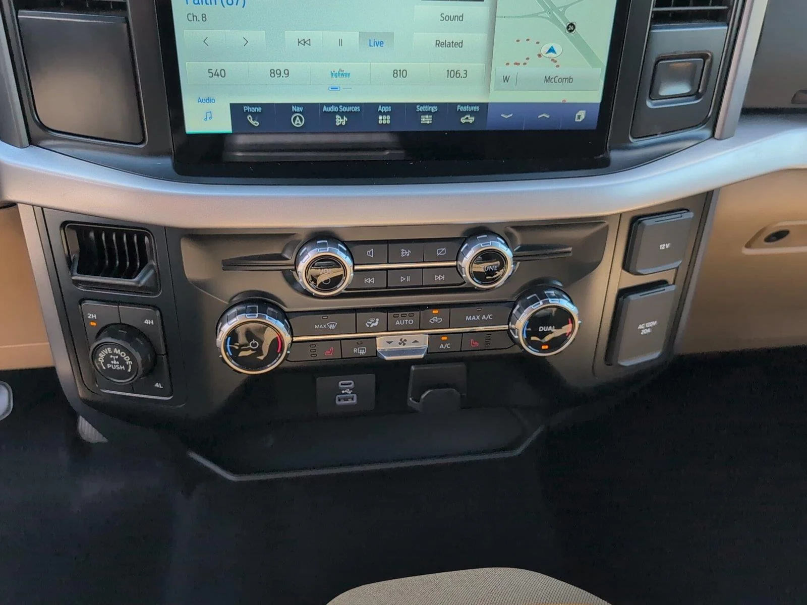 Used 2023 Oxford White Ford XLT image 29