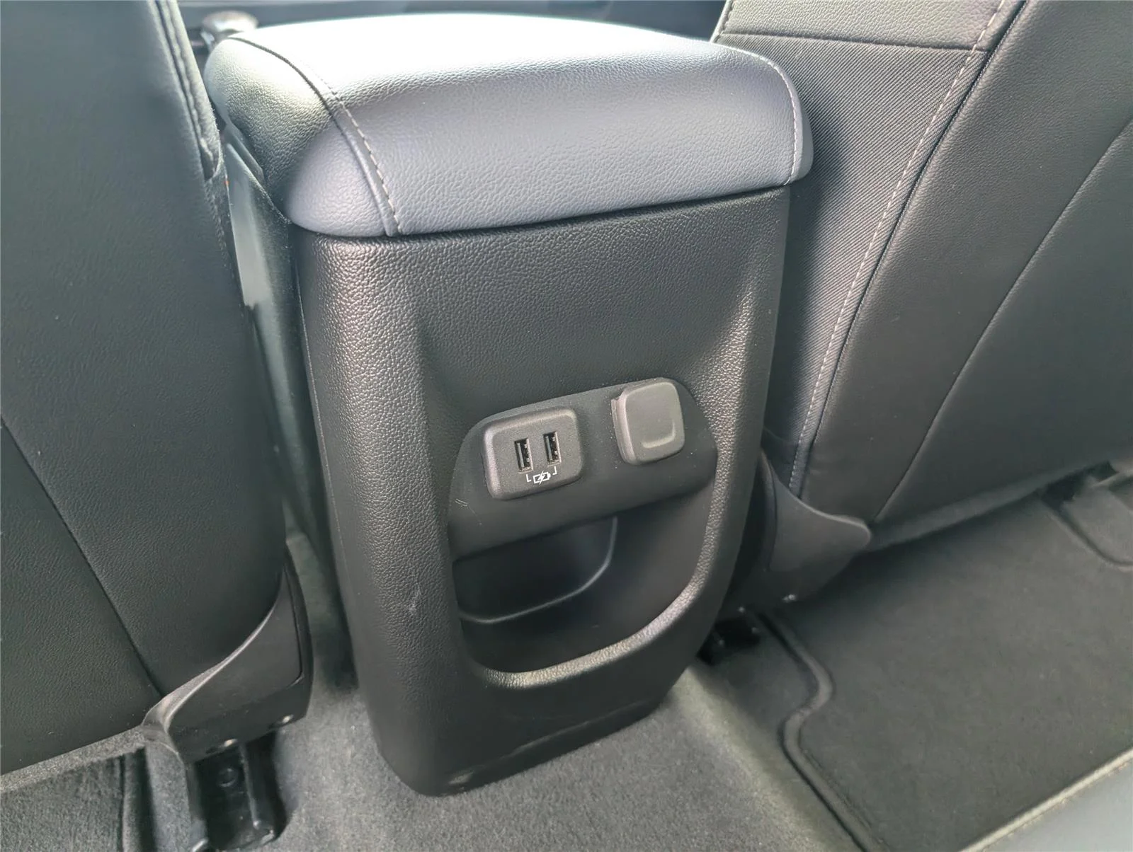 Used 2022 Summit White Chevrolet Z71 image 30