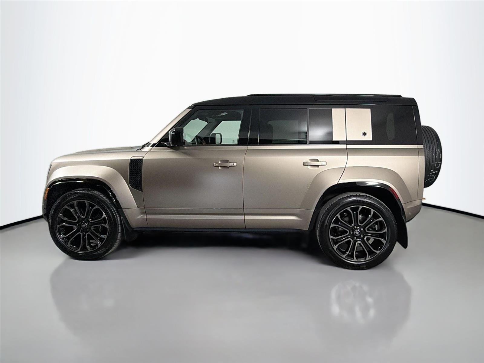 Certified Used 2025 Petra Copper Land Rover OCTA 635PS image 8