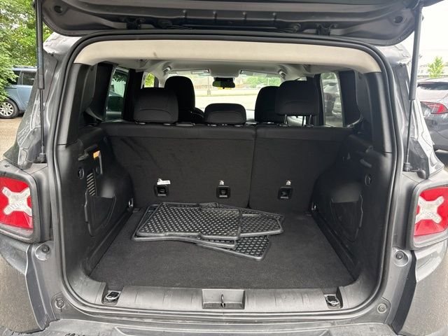 Used 2023 Gray Jeep Latitude image 27