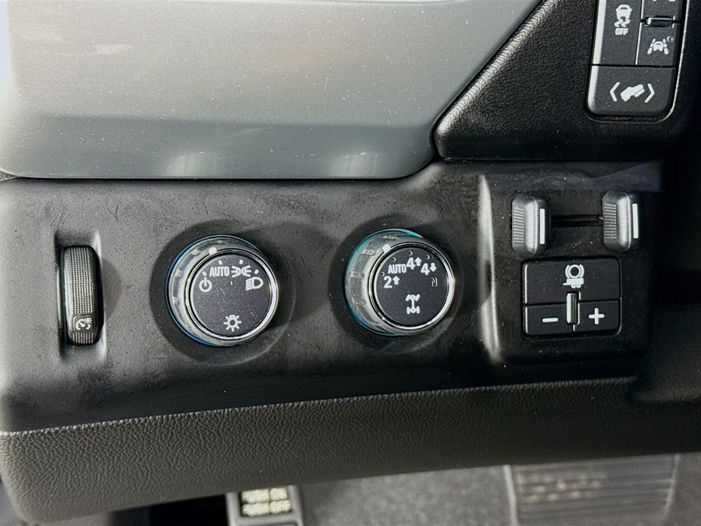 Used 2019 Gray Chevrolet LT image 11