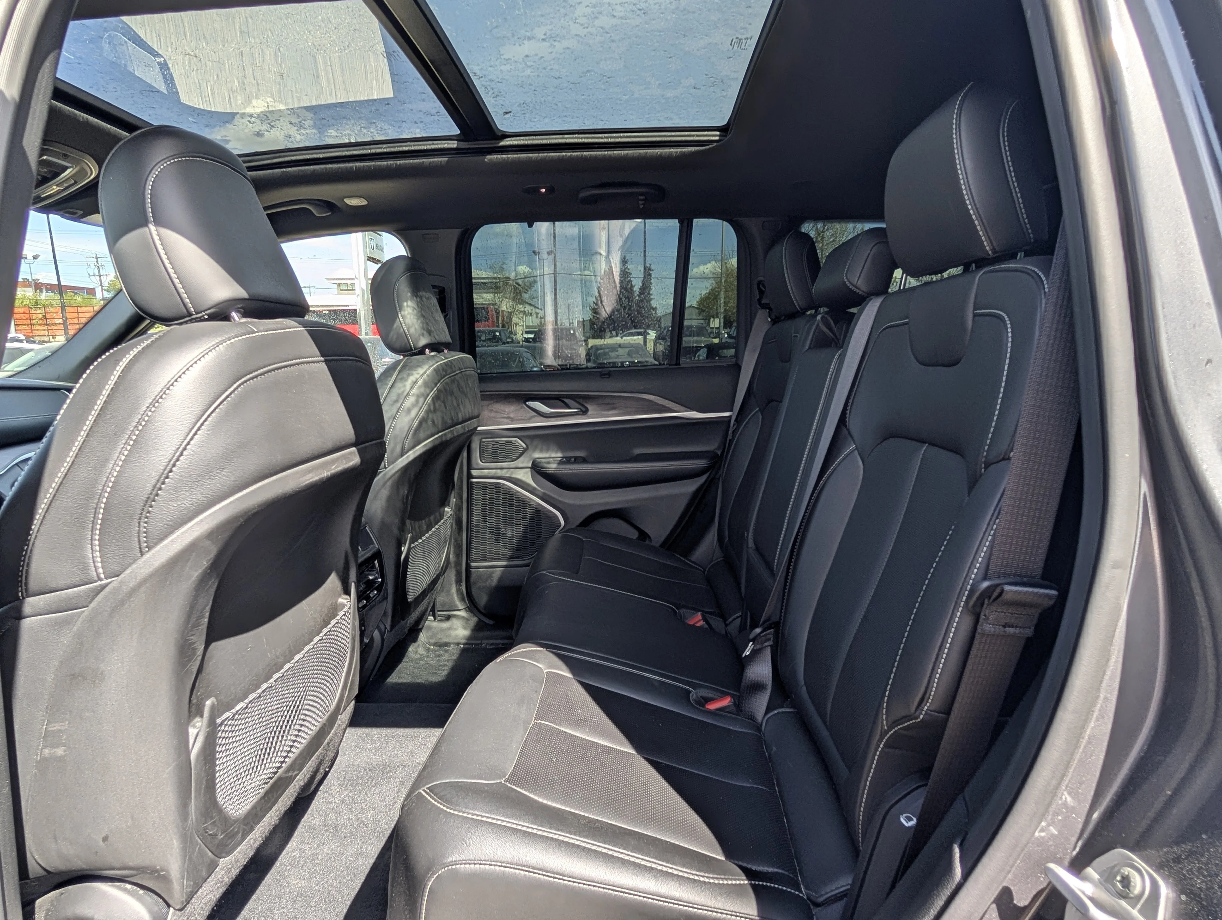 Used 2025 Baltic Grey Metallic Jeep Limited image 20