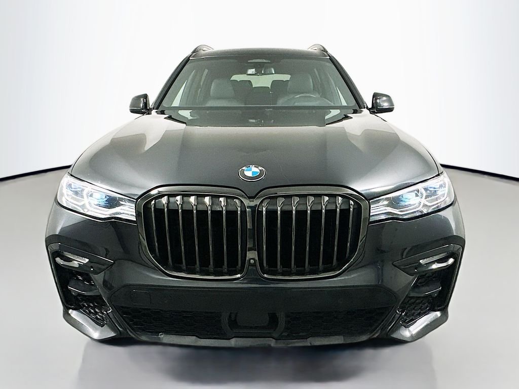 Used 2022 Black Sapphire Metallic BMW M50i image 2
