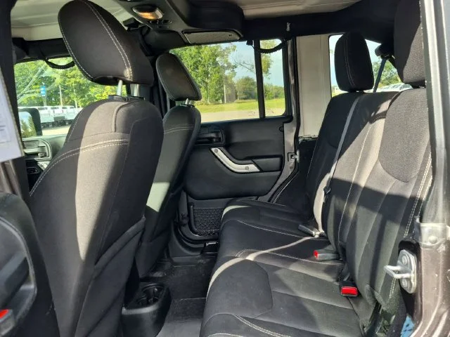 Used 2017 Crystal Metallic Jeep Unlimited Rubicon image 10