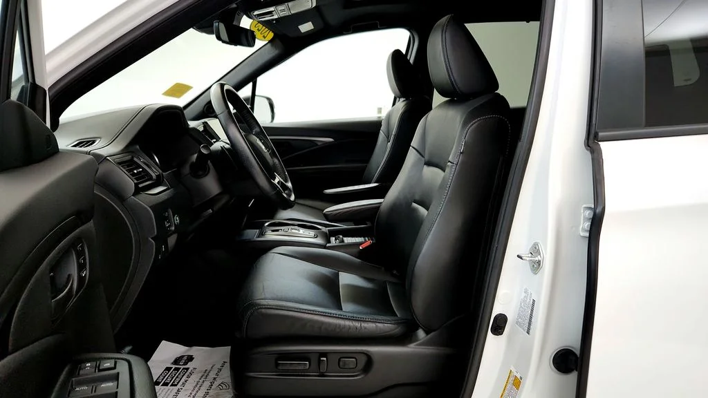 Used 2023 White Honda EX-L image 25