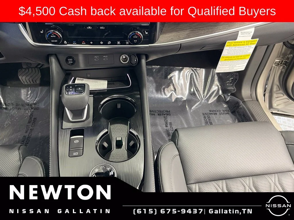 New 2026 Champagne Silver Metallic / Super Black Two-tone Nissan Platinum image 23