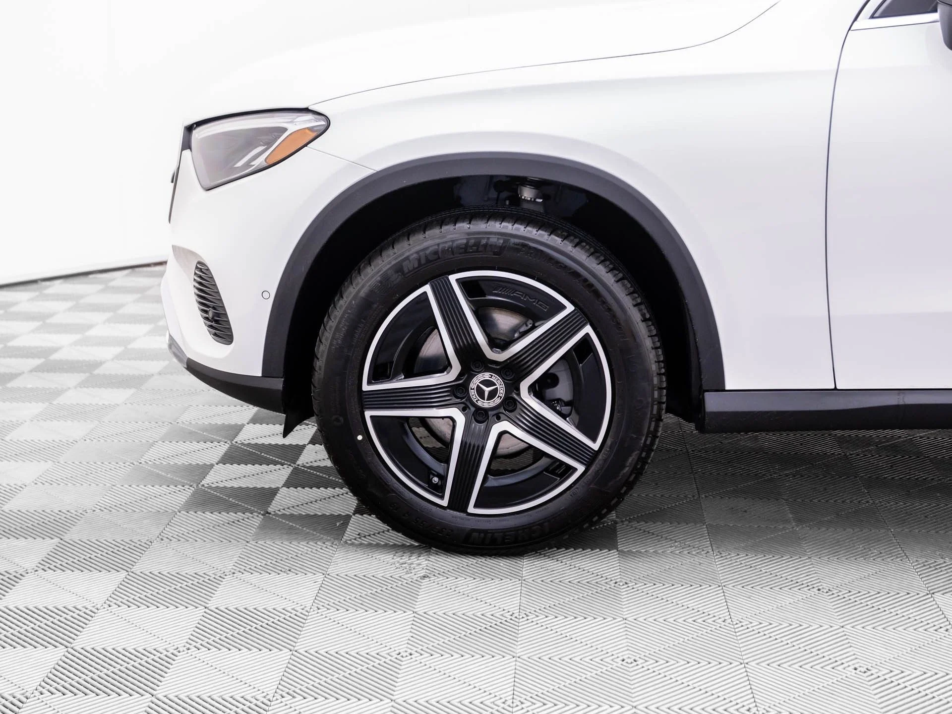 New 2026 White Mercedes-Benz GLC 300 image 32
