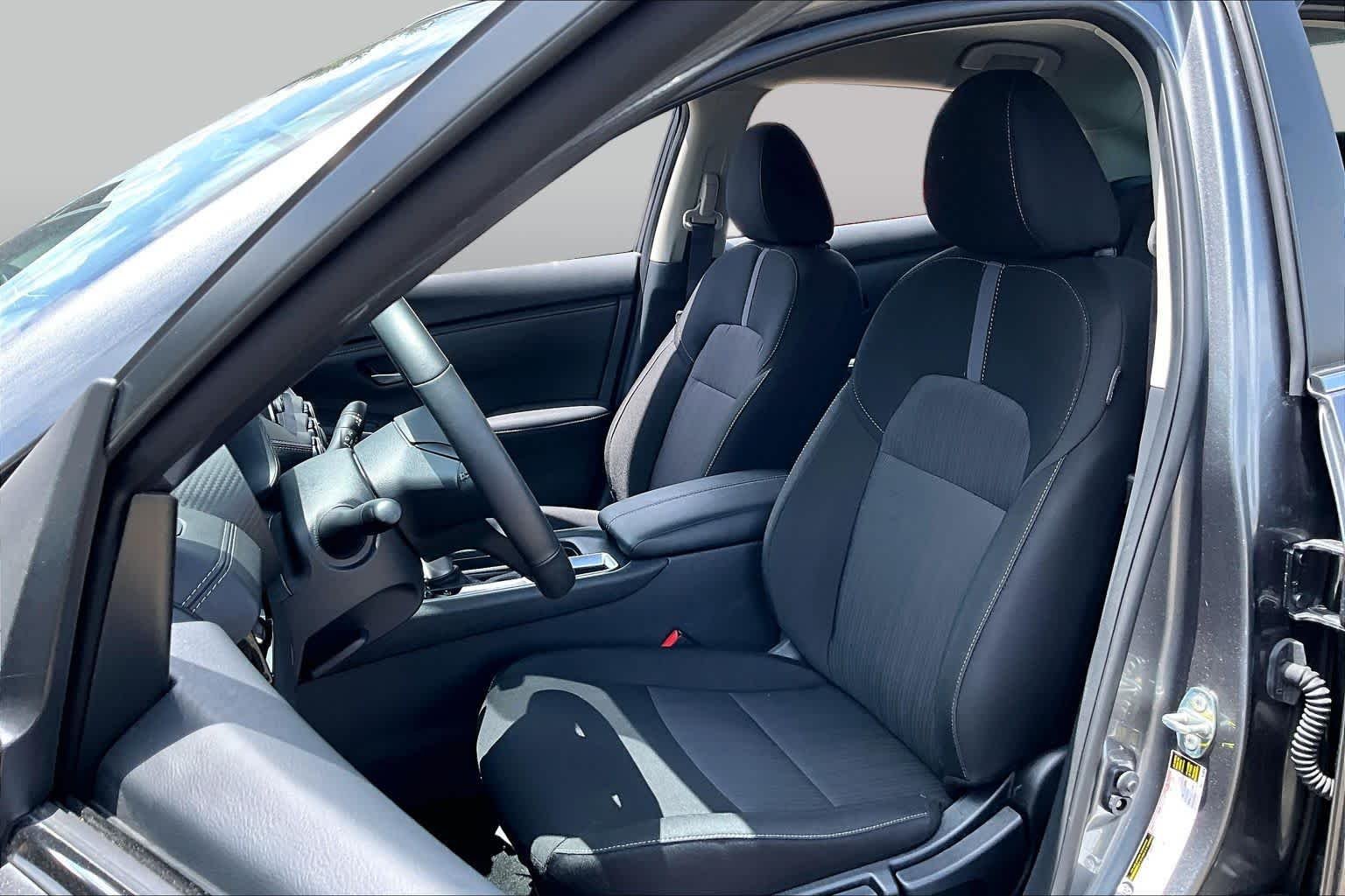 Used 2025 Gun Metallic Nissan SV image 8