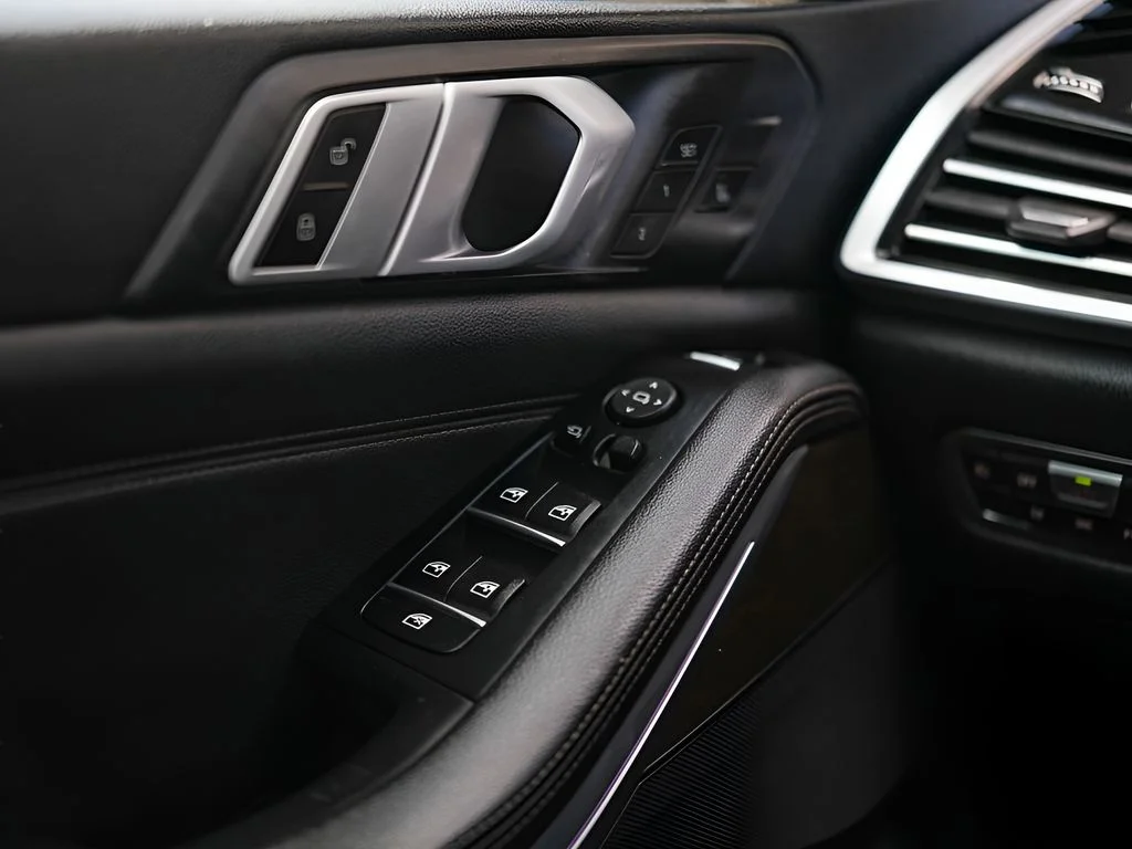 Used 2019 Gray BMW xDrive40i image 24