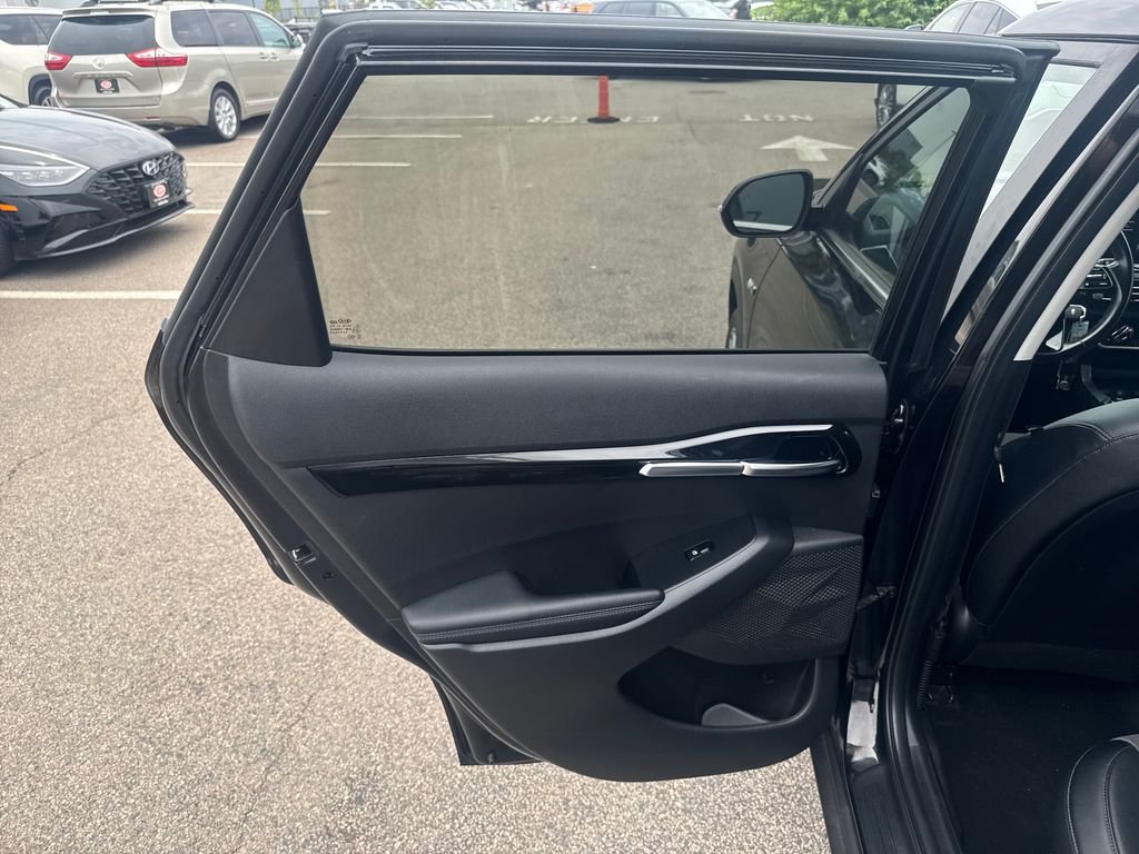 Used 2021 Black Kia S image 38