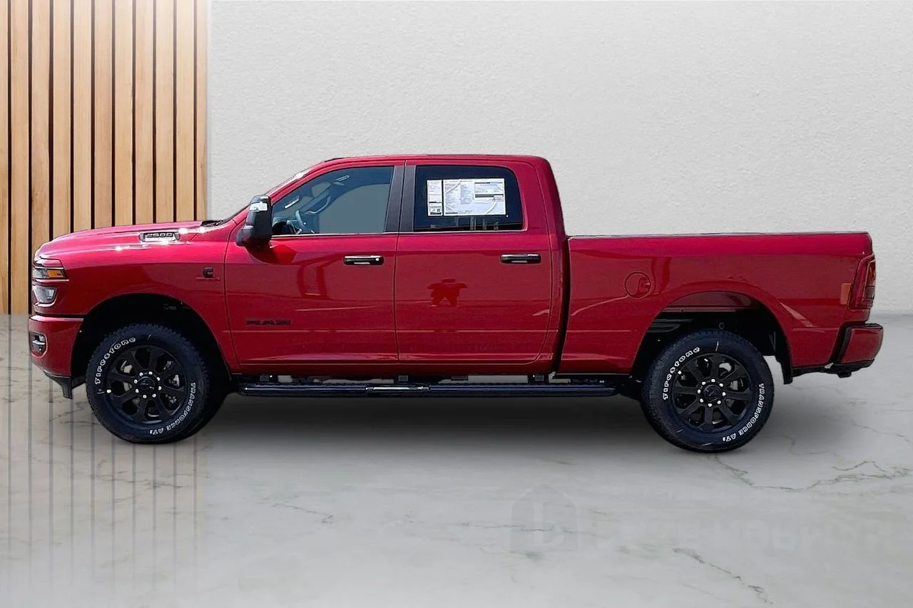 New 2026 Molten Red Pearl-Coat Exterior Paint RAM Big Horn image 6