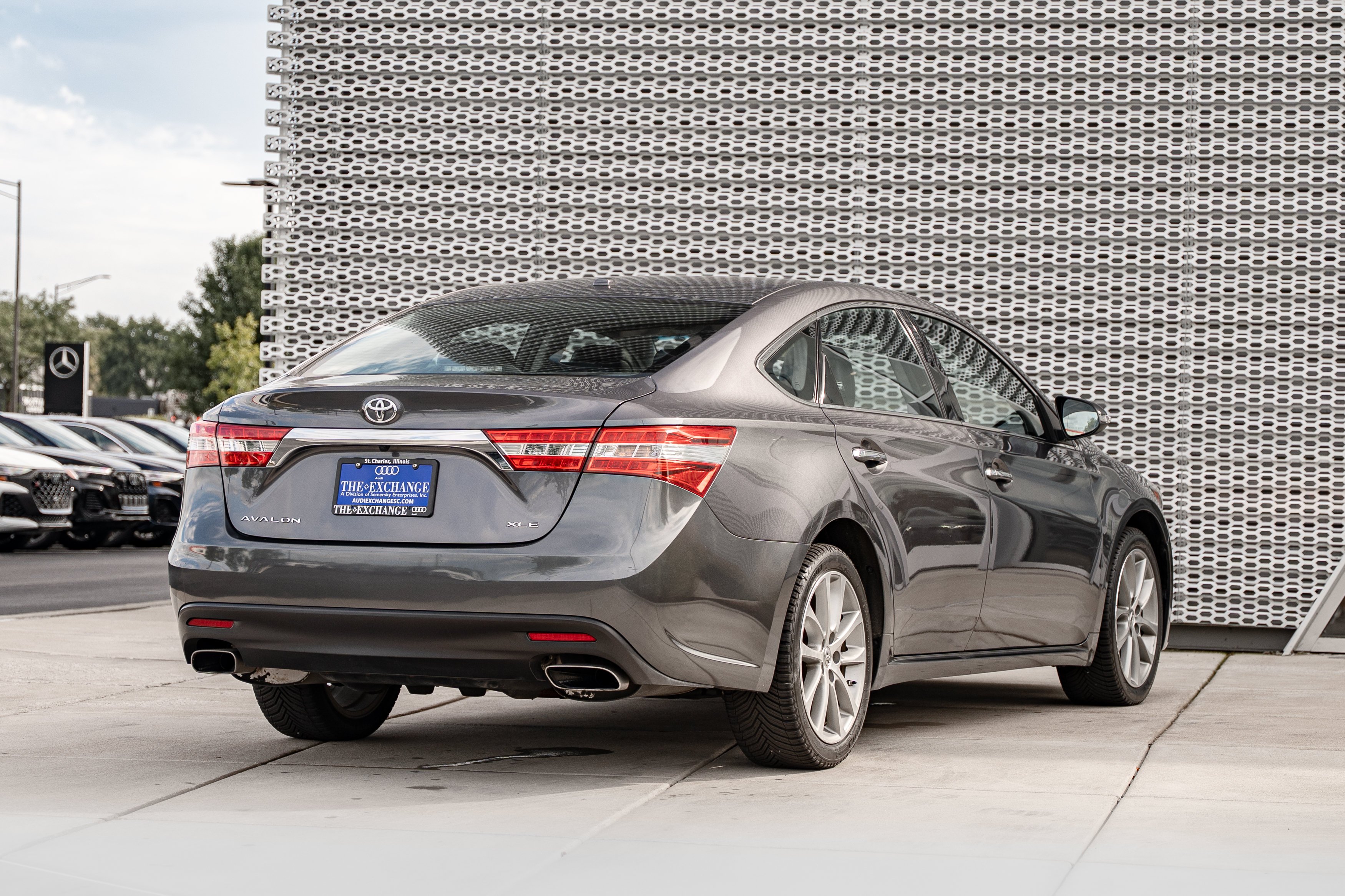Used 2015 Magnetic Gray Metallic Toyota XLE Touring image 4