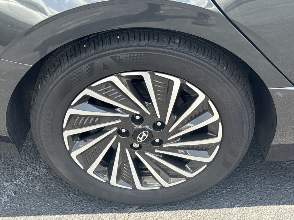 Used 2025 Gray Hyundai Limited image 16