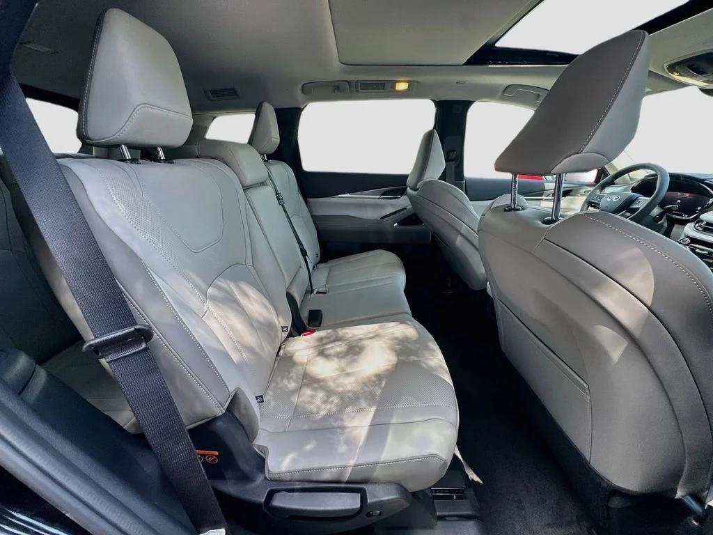 New 2027 MINERAL BLACK INFINITI Luxe FWD image 30