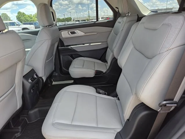 New 2026 Star White Metallic Tri-Coat Ford Active image 41