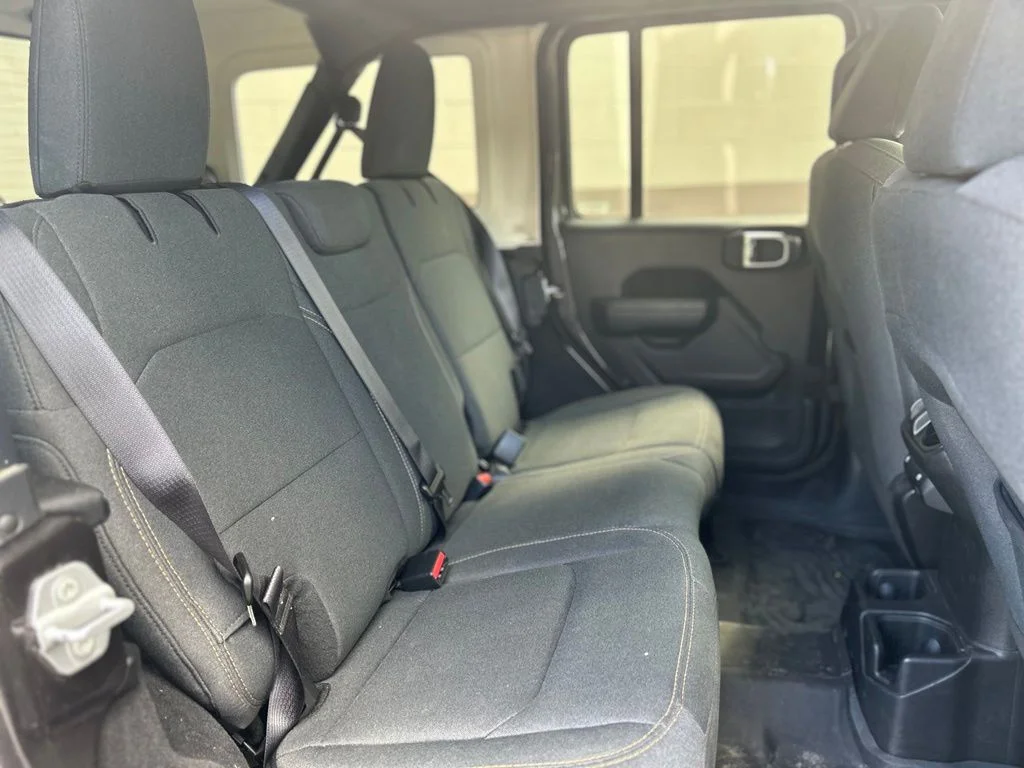 Used 2018 Crystal Metallic Jeep Unlimited Rubicon image 17